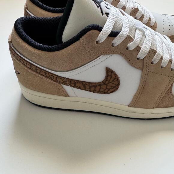 AIR JORDAN 1 LOW SE Size US Men 8/ Women 9.5 - Picture 5 of 9